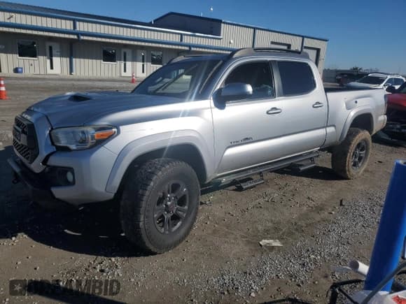 ✅ 2017 Toyota Tacoma TRD Sport • VIN: 5TFDZ5BN7HX020343 • Lot: 90993635. Wystawiony na Copart z przebiegiem 110 533 mil. Bezpłatny archiwum sprzedaży aukcyjnych z USA i szczegółowy raport historii pojazdu na DreamBid. Zdjęcie 1.