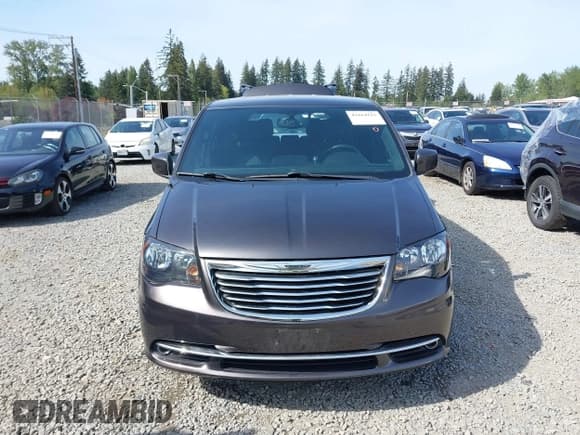 ✅ 2016 Chrysler Town & Country S • VIN: 2C4RC1HG0GR138532 • Lot: 42164215. Listed on IAAI with 55,486 mi. Free auction sales archive from the USA and detailed vehicle history report at DreamBid. Image 12.