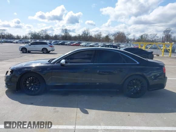 ✅ 2013 Audi S8 • VIN: WAUD2AFD6DN021372 • Lot: 41983495. Wystawiony na IAAI z przebiegiem 159 832 mil. Bezpłatny archiwum sprzedaży aukcyjnych z USA i szczegółowy raport historii pojazdu na DreamBid. Zdjęcie 15.