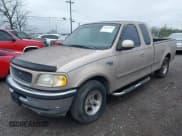 ✅ 1998 Ford F-150 • VIN: 1FTZX17W6WNB66022 • Lot: 41890478. Wystawiony na IAAI z przebiegiem 245 651 mil. Bezpłatny archiwum sprzedaży aukcyjnych z USA i szczegółowy raport historii pojazdu na DreamBid. Zdjęcie 2.