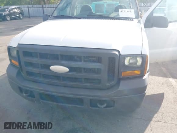 ✅ 2005 Ford F-250 XL • VIN: 1FTNF20525EB74898 • Lot: 42775987. Wystawiony na IAAI z przebiegiem 171 163 mil. Bezpłatny archiwum sprzedaży aukcyjnych z USA i szczegółowy raport historii pojazdu na DreamBid. Zdjęcie 6.