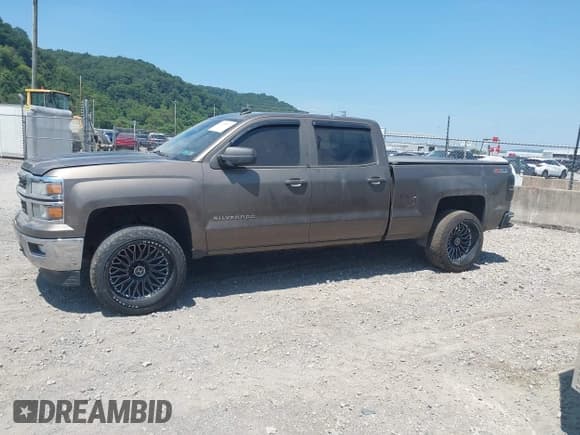 ✅ 2014 Chevrolet Silverado 1500 LT • VIN: 1GCUKREC1EF195422 • Lot: 42053307. Wystawiony na IAAI z przebiegiem 151 391 mil. Bezpłatny archiwum sprzedaży aukcyjnych z USA i szczegółowy raport historii pojazdu na DreamBid. Zdjęcie 14.