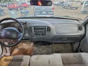 ✅ 2003 Ford F-150 XL • VIN: 1FTRF17W73NB45257 • Лот: 95429515. Опубликован ранее на Copart с пробегом 2 833 967 миль. Бесплатный доступ к архиву аукционных продаж из США и подробный отчёт об истории автомобиля на DreamBid. Изображение 8.