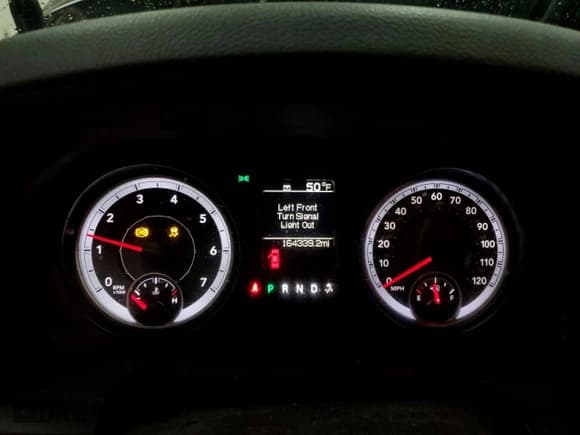 ✅ 2015 Ram 1500 Express • VIN: 1C6RR7FTXFS594835 • Lot: 91673545. Wystawiony na Copart z przebiegiem 164 339 mil. Bezpłatny archiwum sprzedaży aukcyjnych z USA i szczegółowy raport historii pojazdu na DreamBid. Zdjęcie 9.