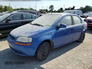 2005 Chevrolet Aveo LS z VIN KL1TD526X5B383495, wystawiony jako Copart lot #69041614 z przebiegiem Nie podano mil oraz Szkoda całkowita • Salvage title. Historia ofert i sprzedaży dostępna na DreamBid. Obrazek 1.