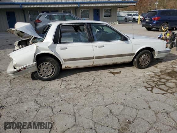 ✅ 1993 Oldsmobile Cutlass Ciera S • VIN: 1G3AG54N7P6380707 • Lot: 78497444. Wystawiony na Copart z przebiegiem 117 046 mil. Bezpłatny archiwum sprzedaży aukcyjnych z USA i szczegółowy raport historii pojazdu na DreamBid. Zdjęcie 3.