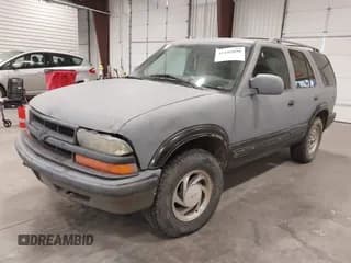 ✅ 2000 Chevrolet Blazer LT • VIN: 1GNDT13W2Y2338828 • Lot: 41182896. Wystawiony na IAAI z przebiegiem 259 381 mil. Bezpłatny archiwum sprzedaży aukcyjnych z USA i szczegółowy raport historii pojazdu na DreamBid. Zdjęcie 2.