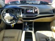 ✅ 2015 Toyota Highlander XLE • VIN: 5TDJKRFH0FS090403 • Lot: 91409235. Wystawiony na Copart z przebiegiem 111 822 mil. Bezpłatny archiwum sprzedaży aukcyjnych z USA i szczegółowy raport historii pojazdu na DreamBid. Zdjęcie 8.