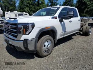 ✅ 2024 GMC Sierra 3500HD SLT • VIN: 1GT49UEY4RF215386 • Lot: 59074384. Wystawiony na Copart z przebiegiem 10 376 mil. Bezpłatny archiwum sprzedaży aukcyjnych z USA i szczegółowy raport historii pojazdu na DreamBid. Zdjęcie 1.