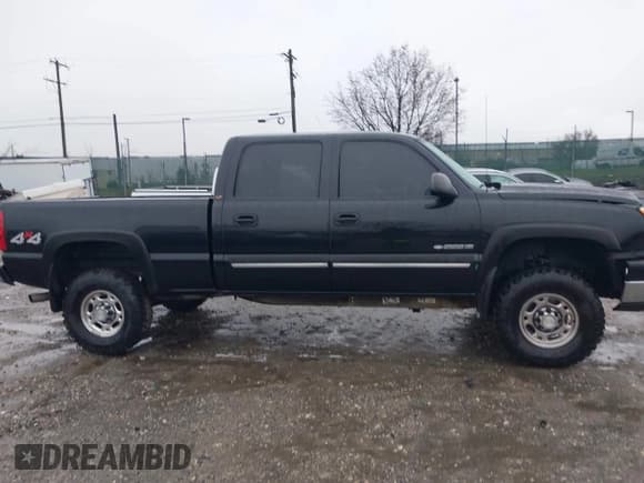 ✅ 2006 Chevrolet Silverado 2500HD LT3 • VIN: 1GCHK23U96F135779 • Lot: 43832475. Wystawiony na IAAI z przebiegiem Nie podano. Bezpłatny archiwum sprzedaży aukcyjnych z USA i szczegółowy raport historii pojazdu na DreamBid. Zdjęcie 14.