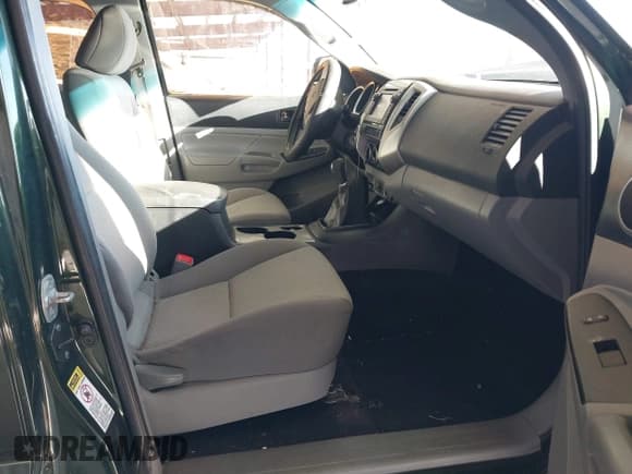 ✅ 2013 Toyota Tacoma • VIN: 5TFUX4EN5DX021738 • Lot: 41392449. Listed on IAAI with 143,057 mi. Free auction sales archive from the USA and detailed vehicle history report at DreamBid. Image 5.