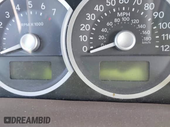 2005 Mercury Mariner Luxury z VIN 4M2CU56165DJ21267, wystawiony jako IAAI lot #41934003 z przebiegiem Nie podano mil oraz . Historia ofert i sprzedaży dostępna na DreamBid. Obrazek 14.