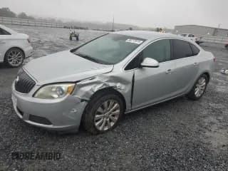 ✅ 2015 Buick Verano • VIN: 1G4PP5SK2F4185347 • Лот: 90717615. Опубликован ранее на Copart с пробегом 141 408 миль. Бесплатный доступ к архиву аукционных продаж из США и подробный отчёт об истории автомобиля на DreamBid. Изображение 1.