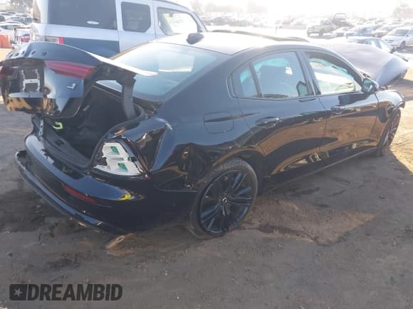 ✅ 2024 Volvo S60 Plus Black Edition • VIN: 7JRH60FH9RG311382 • Lot: 41297866. Wystawiony na IAAI z przebiegiem 12 805 mil. Bezpłatny archiwum sprzedaży aukcyjnych z USA i szczegółowy raport historii pojazdu na DreamBid. Zdjęcie 4.