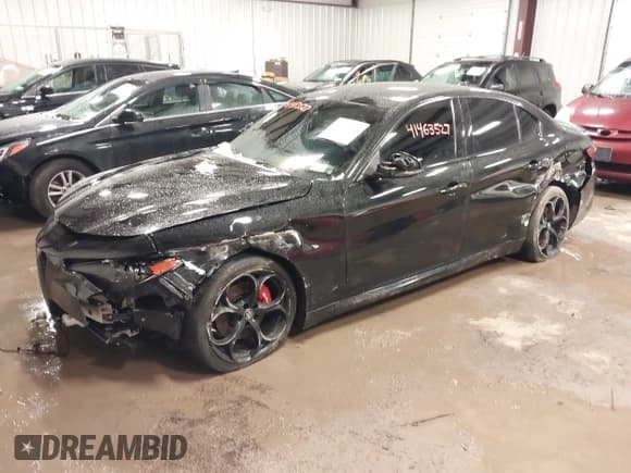 ✅ 2018 Alfa Romeo Giulia Ti Sport • VIN: ZARFAEEN8J7597597 • Лот: 41463527. Опубликован ранее на IAAI с пробегом 47 051 миль. Бесплатный доступ к архиву аукционных продаж из США и подробный отчёт об истории автомобиля на DreamBid. Изображение 17.