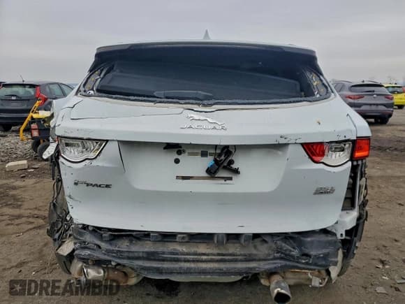 ✅ 2017 Jaguar F-Pace 35t R-Sport • VIN: SADCL2BV1HA495652 • Lot: 95435015. Wystawiony na Copart z przebiegiem 144 884 mil. Bezpłatny archiwum sprzedaży aukcyjnych z USA i szczegółowy raport historii pojazdu na DreamBid. Zdjęcie 6.