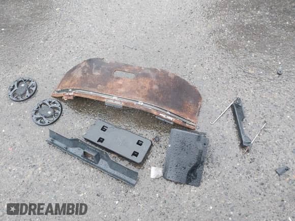 1990 Honda Civic z VIN 1HGED3658LA070750, wystawiony jako IAAI lot #43609393 z przebiegiem 158 389 mil mil oraz . Historia ofert i sprzedaży dostępna na DreamBid. Obrazek 12.