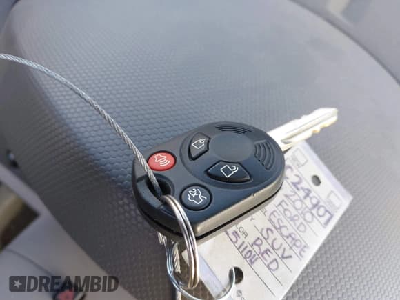 ✅ 2010 Ford Escape XLT • VIN: 1FMCU9DG8AKC24907 • Lot: 43733136. Wystawiony na IAAI z przebiegiem 72 515 mil. Bezpłatny archiwum sprzedaży aukcyjnych z USA i szczegółowy raport historii pojazdu na DreamBid. Zdjęcie 11.