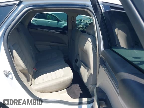 ✅ 2020 Ford Fusion SE • VIN: 3FA6P0LU2LR214390 • Lot: 42920076. Listed on IAAI with 131,715 mi. Free auction sales archive from the USA and detailed vehicle history report at DreamBid. Image 8.