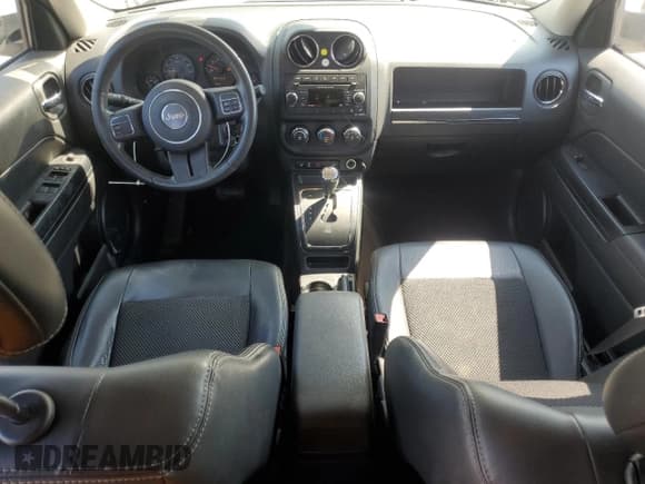 ✅ 2016 Jeep Patriot Sport • VIN: 1C4NJPBA0GD613210 • Lot: 80732835. Wystawiony na Copart z przebiegiem 88 785 mil. Bezpłatny archiwum sprzedaży aukcyjnych z USA i szczegółowy raport historii pojazdu na DreamBid. Zdjęcie 8.