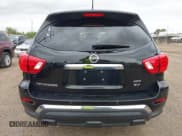 ✅ 2018 Nissan Pathfinder Platinum • VIN: 5N1DR2MM3JC625052 • Lot: 43816186. Wystawiony na IAAI z przebiegiem 78 728 mil. Bezpłatny archiwum sprzedaży aukcyjnych z USA i szczegółowy raport historii pojazdu na DreamBid. Zdjęcie 16.