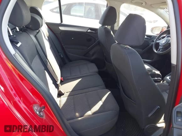 ✅ 2012 Volkswagen Golf • VIN: WVWDB7AJ0CW125030 • Лот: 41990949. Опубликован ранее на IAAI с пробегом 173 197 миль. Бесплатный доступ к архиву аукционных продаж из США и подробный отчёт об истории автомобиля на DreamBid. Изображение 8.