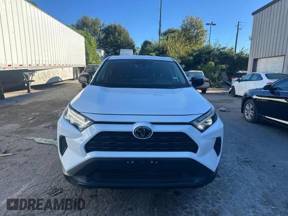 ✅ 2023 Toyota RAV4 LE • VIN: 2T3H1RFV5PC241129 • Lot: 86750225. Wystawiony na Copart z przebiegiem 4 577 mil. Bezpłatny archiwum sprzedaży aukcyjnych z USA i szczegółowy raport historii pojazdu na DreamBid. Zdjęcie 15.