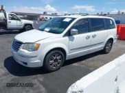 ✅ 2010 Chrysler Town & Country Limited • VIN: 2A4RR7DX1AR357668 • Lot: 42173545. Wystawiony na IAAI z przebiegiem 114 486 mil. Bezpłatny archiwum sprzedaży aukcyjnych z USA i szczegółowy raport historii pojazdu na DreamBid. Zdjęcie 2.