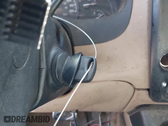 ✅ 1998 Ford Explorer XL • VIN: 1FMZU32X2WUC12399 • Лот: 41627104. Опубликован ранее на IAAI с пробегом 237 148 миль. Бесплатный доступ к архиву аукционных продаж из США и подробный отчёт об истории автомобиля на DreamBid. Изображение 11.