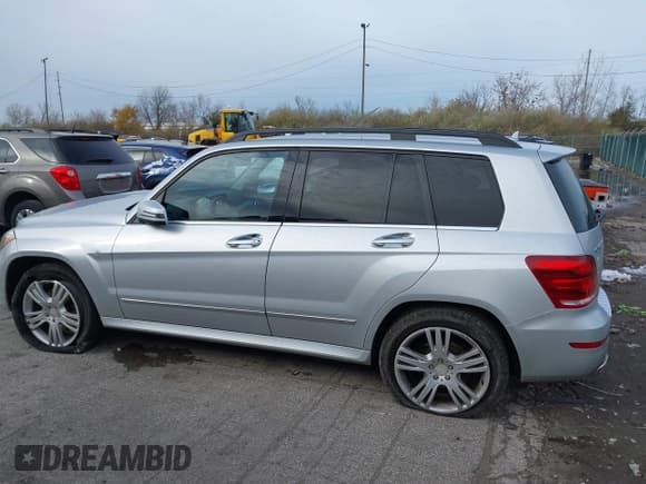 ✅ 2013 Mercedes-Benz GLK 350 • VIN: WDCGG8JB5DG061411 • Lot: 43665647. Wystawiony na IAAI z przebiegiem 86 688 mil. Bezpłatny archiwum sprzedaży aukcyjnych z USA i szczegółowy raport historii pojazdu na DreamBid. Zdjęcie 15.