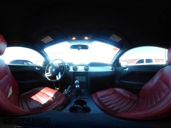 ✅ 2005 Ford Mustang GT Deluxe • VIN: 1ZVHT82H555212329 • Lot: 43323586. Wystawiony na IAAI z przebiegiem 98 199 mil. Bezpłatny archiwum sprzedaży aukcyjnych z USA i szczegółowy raport historii pojazdu na DreamBid. Zdjęcie 18.