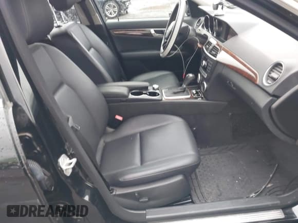 ✅ 2013 Mercedes-Benz C 300 Sport • VIN: WDDGF8AB3DA875140 • Лот: 41096886. Опубликован ранее на IAAI с пробегом 59 027 миль. Бесплатный доступ к архиву аукционных продаж из США и подробный отчёт об истории автомобиля на DreamBid. Изображение 5.