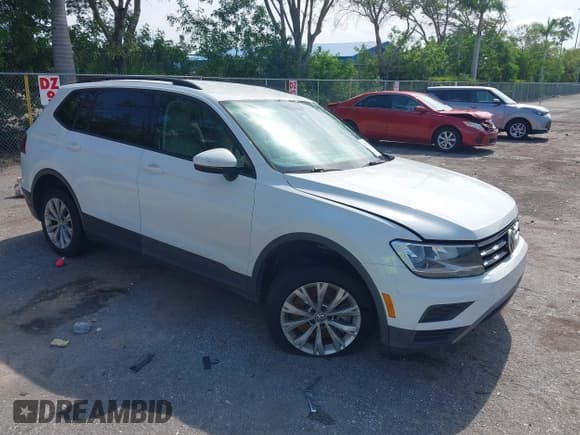 ✅ 2020 Volkswagen Tiguan S • VIN: 3VV1B7AX4LM035615 • Лот: 42671962. Опубликован ранее на IAAI с пробегом 136 890 миль. Бесплатный доступ к архиву аукционных продаж из США и подробный отчёт об истории автомобиля на DreamBid. Изображение 1.