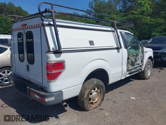 ✅ 2013 Ford F-150 XL • VIN: 1FTMF1CM5DKD84369 • Lot: 42185654. Wystawiony na IAAI z przebiegiem Nie podano. Bezpłatny archiwum sprzedaży aukcyjnych z USA i szczegółowy raport historii pojazdu na DreamBid. Zdjęcie 4.