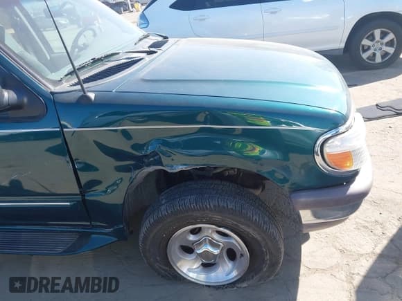 ✅ 1996 Ford Explorer XL • VIN: 1FMDU32XXTUD85108 • Lot: 43429118. Wystawiony na IAAI z przebiegiem 101 760 mil. Bezpłatny archiwum sprzedaży aukcyjnych z USA i szczegółowy raport historii pojazdu na DreamBid. Zdjęcie 6.