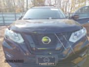 ✅ 2018 Nissan Rogue SV • VIN: 5N1AT2MT0JC827231 • Lot: 43637872. Wystawiony na IAAI z przebiegiem 124 127 mil. Bezpłatny archiwum sprzedaży aukcyjnych z USA i szczegółowy raport historii pojazdu na DreamBid. Zdjęcie 6.