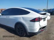 ✅ 2022 Tesla Model X • VIN: 7SAXCAE54NF362277 • Lot: 43643635. Wystawiony na IAAI z przebiegiem 53 073 mil. Bezpłatny archiwum sprzedaży aukcyjnych z USA i szczegółowy raport historii pojazdu na DreamBid. Zdjęcie 24.