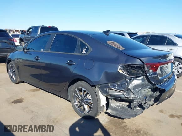 ✅ 2022 Kia Forte LXS • VIN: 3KPF24AD1NE485275 • Lot: 43486247. Wystawiony na IAAI z przebiegiem 37 690 mil. Bezpłatny archiwum sprzedaży aukcyjnych z USA i szczegółowy raport historii pojazdu na DreamBid. Zdjęcie 6.