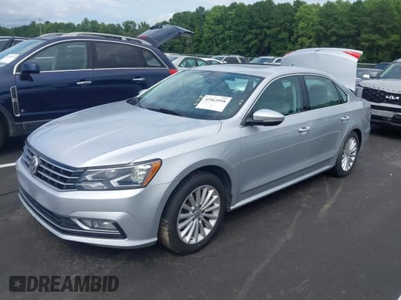 ✅ 2016 Volkswagen Passat SE • VIN: 1VWBS7A30GC061780 • Lot: 42963958. Wystawiony na IAAI z przebiegiem 87 364 mil. Bezpłatny archiwum sprzedaży aukcyjnych z USA i szczegółowy raport historii pojazdu na DreamBid. Zdjęcie 2.