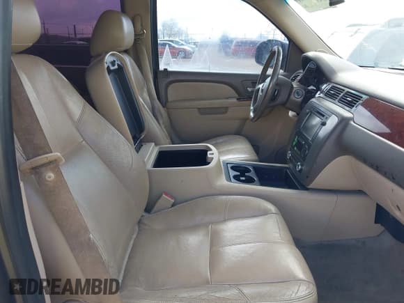 ✅ 2012 GMC Yukon XL SLT • VIN: 1GKS1KE00CR179042 • Lot: 42990884. Wystawiony na IAAI z przebiegiem 201 032 mil. Bezpłatny archiwum sprzedaży aukcyjnych z USA i szczegółowy raport historii pojazdu na DreamBid. Zdjęcie 5.