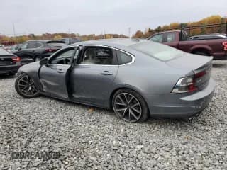 ✅ 2019 Volvo S90 Momentum • VIN: LVY102MK4KP081325 • Лот: 90546245. Опубликован ранее на Copart с пробегом 74 518 миль. Бесплатный доступ к архиву аукционных продаж из США и подробный отчёт об истории автомобиля на DreamBid. Изображение 2.