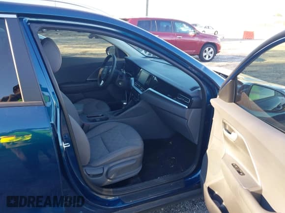 ✅ 2022 Kia Niro LXS • VIN: KNDCB3LC3N5513770 • Lot: 43619696. Wystawiony na IAAI z przebiegiem 57 181 mil. Bezpłatny archiwum sprzedaży aukcyjnych z USA i szczegółowy raport historii pojazdu na DreamBid. Zdjęcie 5.