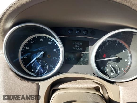 ✅ 2011 Mercedes-Benz GL 550 • VIN: 4JGBF8GE1BA709133 • Lot: 81930095. Listed on Copart with 242,225 mi. Free auction sales archive from the USA and detailed vehicle history report at DreamBid. Image 9.