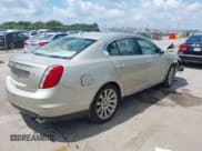 ✅ 2010 Lincoln MKS • VIN: 1LNHL9DR4AG606851 • Лот: 42666827. Опубликован ранее на IAAI с пробегом 154 897 миль. Бесплатный доступ к архиву аукционных продаж из США и подробный отчёт об истории автомобиля на DreamBid. Изображение 4.