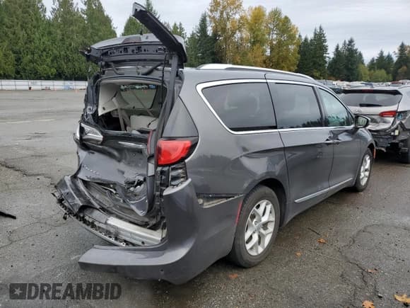 ✅ 2020 Chrysler Pacifica Limited • VIN: 2C4RC1GG9LR284519 • Lot: 90303305. Wystawiony na Copart z przebiegiem 123 065 mil. Bezpłatny archiwum sprzedaży aukcyjnych z USA i szczegółowy raport historii pojazdu na DreamBid. Zdjęcie 3.