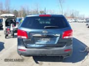 ✅ 2011 Kia Sorento LX • VIN: 5XYKT3A1XBG158819 • Lot: 41665390. Wystawiony na IAAI z przebiegiem 120 570 mil. Bezpłatny archiwum sprzedaży aukcyjnych z USA i szczegółowy raport historii pojazdu na DreamBid. Zdjęcie 16.