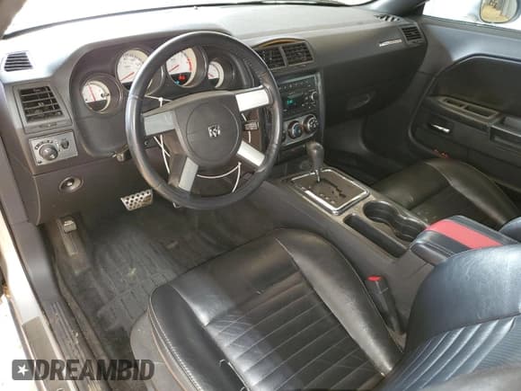 ✅ 2009 Dodge Challenger R/T • VIN: 2B3LJ54T89H617152 • Lot: 43957805. Wystawiony na Copart z przebiegiem 215 445 mil. Bezpłatny archiwum sprzedaży aukcyjnych z USA i szczegółowy raport historii pojazdu na DreamBid. Zdjęcie 8.