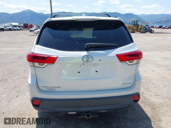 ✅ 2017 Toyota Highlander XLE • VIN: 5TDJZRFH4HS363549 • Lot: 42530155. Wystawiony na IAAI z przebiegiem 87 830 mil. Bezpłatny archiwum sprzedaży aukcyjnych z USA i szczegółowy raport historii pojazdu na DreamBid. Zdjęcie 16.