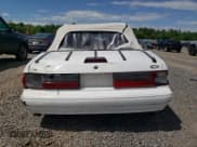 ✅ 1991 Ford Mustang • VIN: 1FACP44M4MF153969 • Lot: 57260195. Wystawiony na Copart z przebiegiem 115 147 mil. Bezpłatny archiwum sprzedaży aukcyjnych z USA i szczegółowy raport historii pojazdu na DreamBid. Zdjęcie 6.