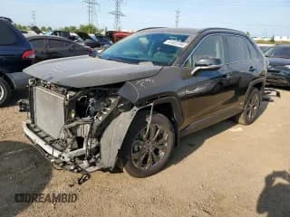 ✅ 2023 Toyota RAV4 Hybrid XLE Premium • VIN: JTMB6RFV2PD109688 • Лот: 67802204. Опубликован ранее на Copart с пробегом 28 345 миль. Бесплатный доступ к архиву аукционных продаж из США и подробный отчёт об истории автомобиля на DreamBid. Изображение 1.